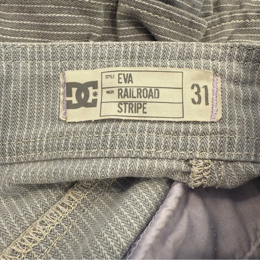 Vtg Y2K DC Mini Skirt Low Rise Women’s Size 31 Grey Stripes Ruffles Grunge Goth